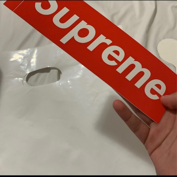 Supreme tentacles grey tee ( 100 % Authentic)